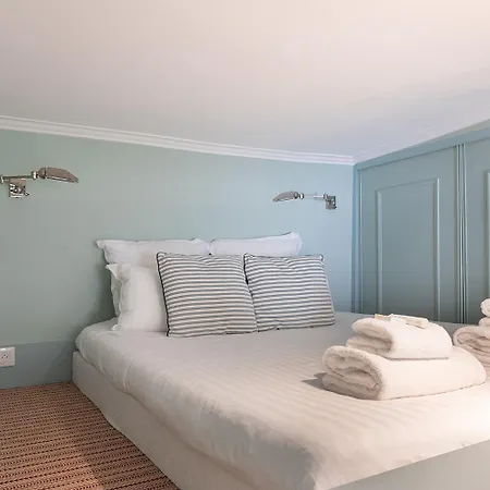 Pick A Flat's In Saint-germain Des Pres - Rue Paul Louis Courier